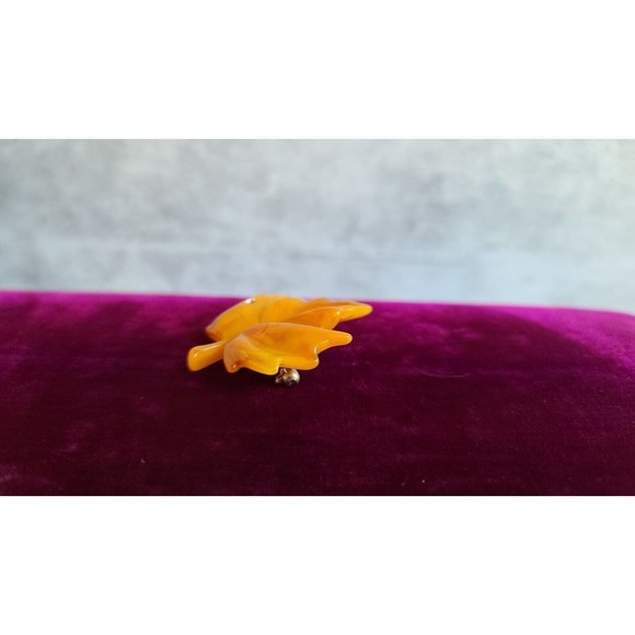 Vintage AVON Amber Marbled Lucite Maple Leaf Brooch Pin Clear Rhinestone - Picture 4 of 10
